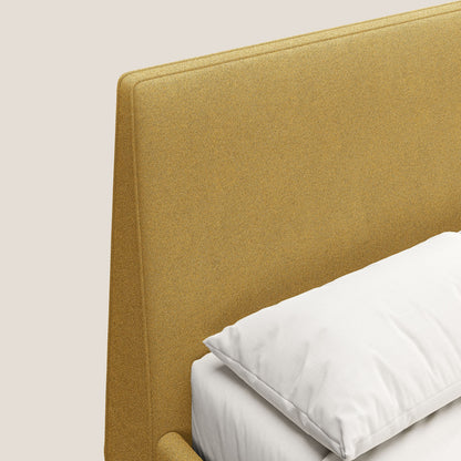 Dorotea letto imbottito con piedi in legno in morbido bouclé impermeabile T07 giallo 