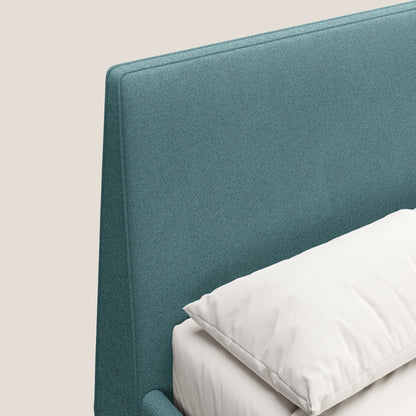 Dorotea letto imbottito con piedi in legno in morbido bouclé impermeabile T07 azzurro 