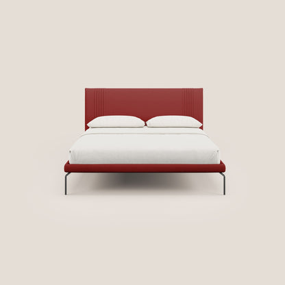 Finn letto imbottito con piedi alti in metallo in tessuto smacchiabile T05 rosso 
