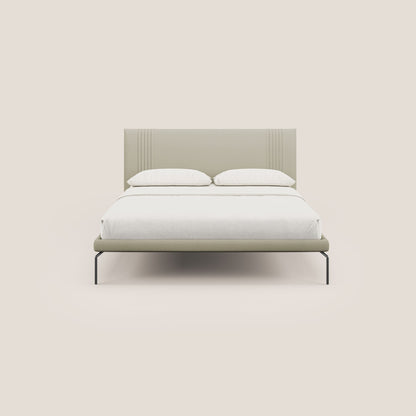 Finn letto imbottito con piedi alti in metallo in tessuto smacchiabile T05 panna 
