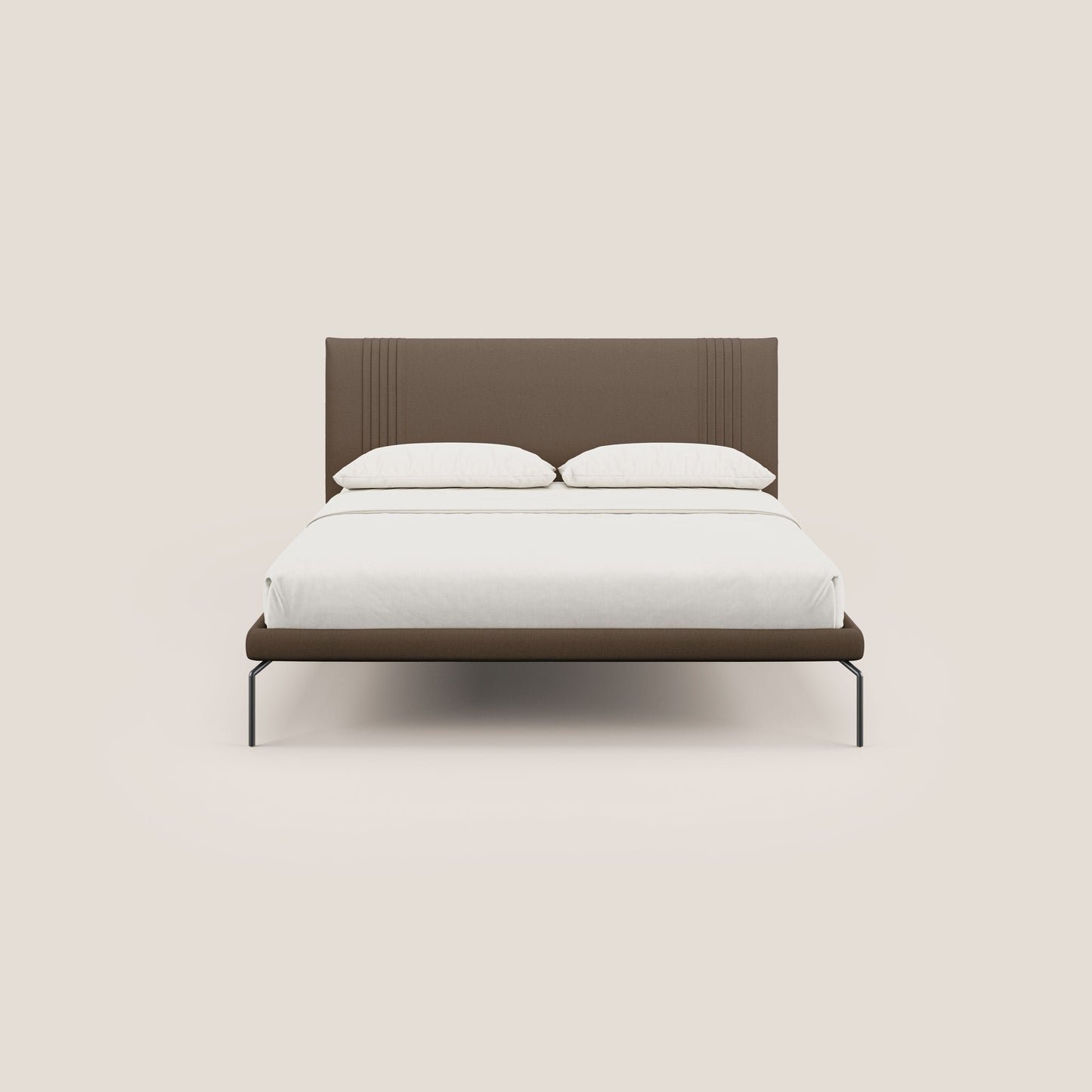 Finn letto imbottito con piedi alti in metallo in tessuto smacchiabile T05 marrone 