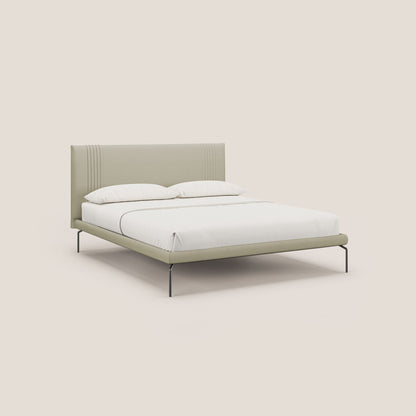 Finn letto imbottito con piedi alti in metallo in tessuto smacchiabile T05 panna 