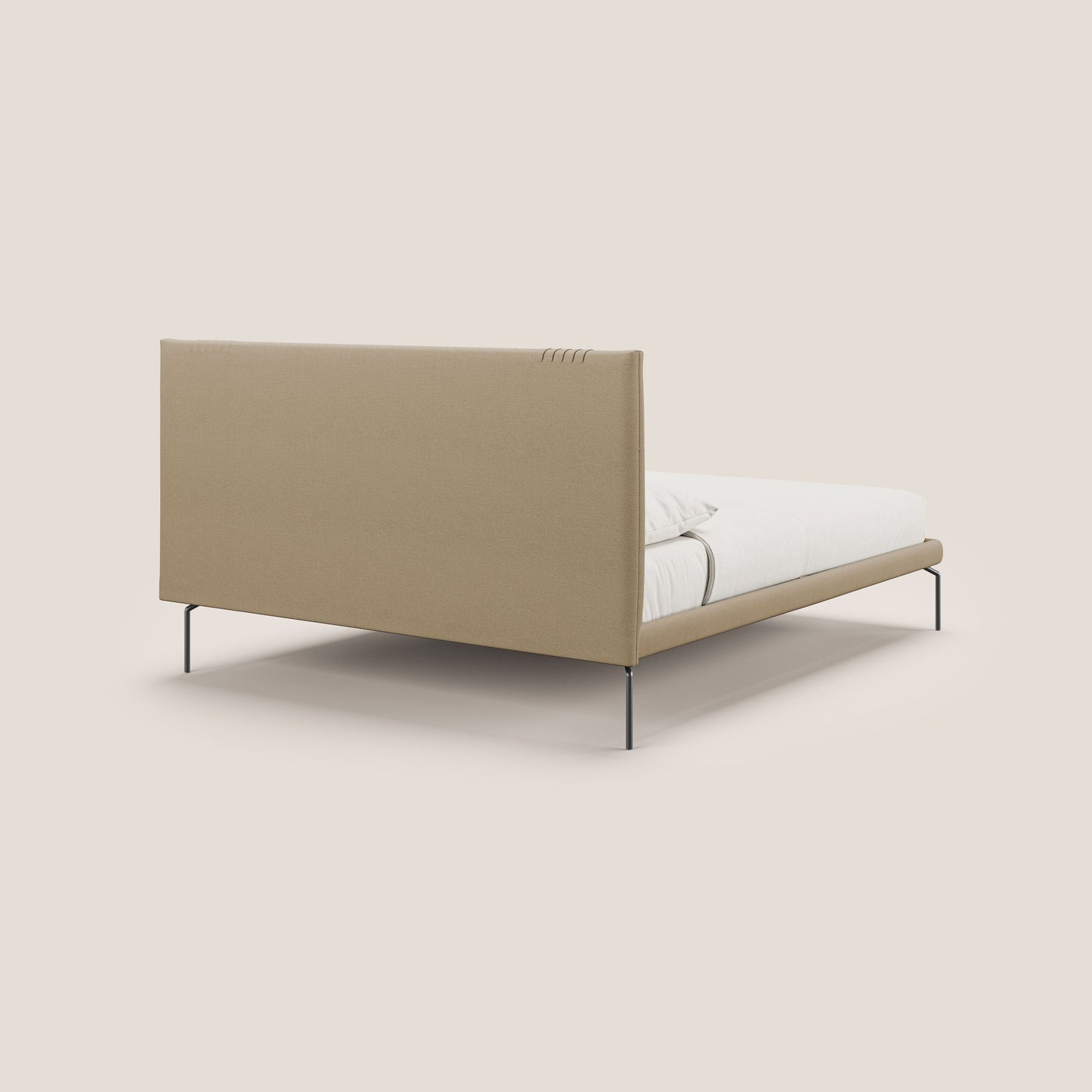 Finn letto imbottito con piedi alti in metallo in tessuto smacchiabile T05 beige 