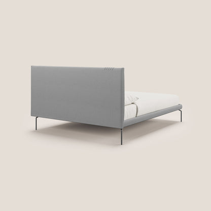 Finn letto imbottito con piedi alti in metallo in tessuto smacchiabile T05 grigio 