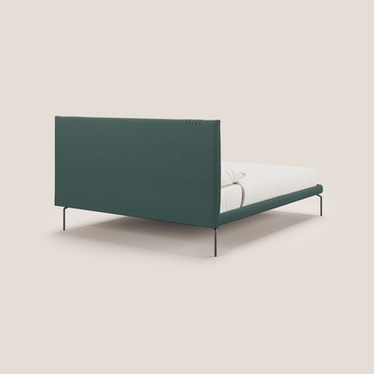 Finn letto imbottito con piedi alti in metallo in tessuto smacchiabile T05 verde 