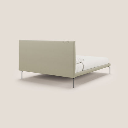 Finn letto imbottito con piedi alti in metallo in tessuto smacchiabile T05 panna 