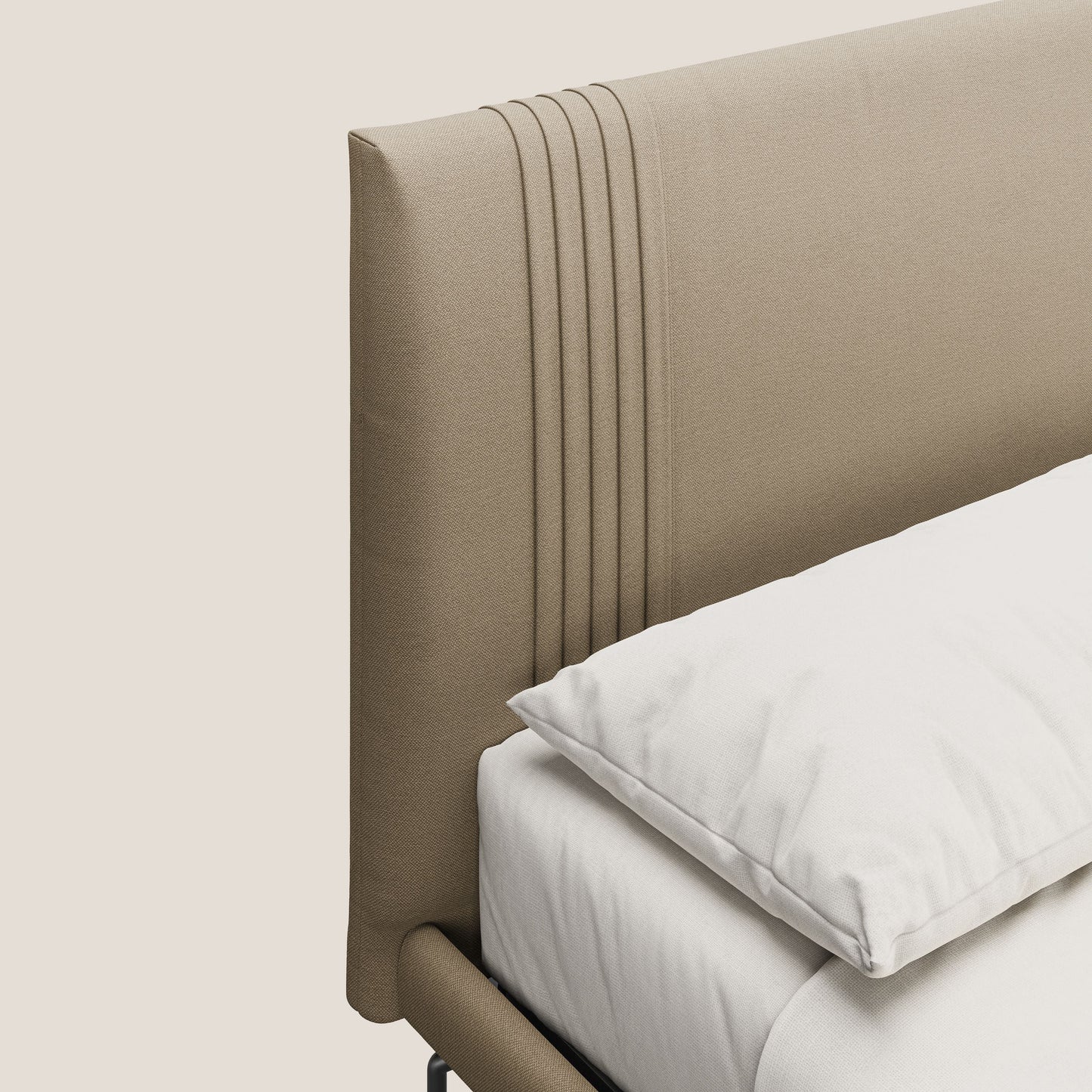 Finn letto imbottito con piedi alti in metallo in tessuto smacchiabile T05 beige 