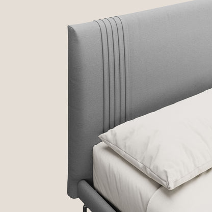 Finn letto imbottito con piedi alti in metallo in tessuto smacchiabile T05 grigio 