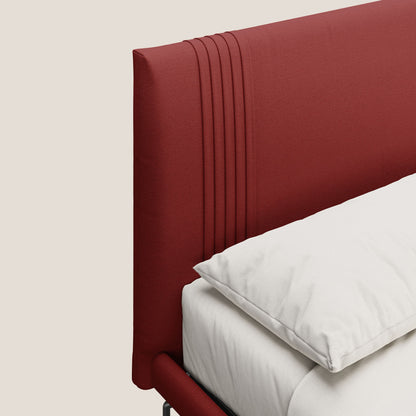 Finn letto imbottito con piedi alti in metallo in tessuto smacchiabile T05 rosso 