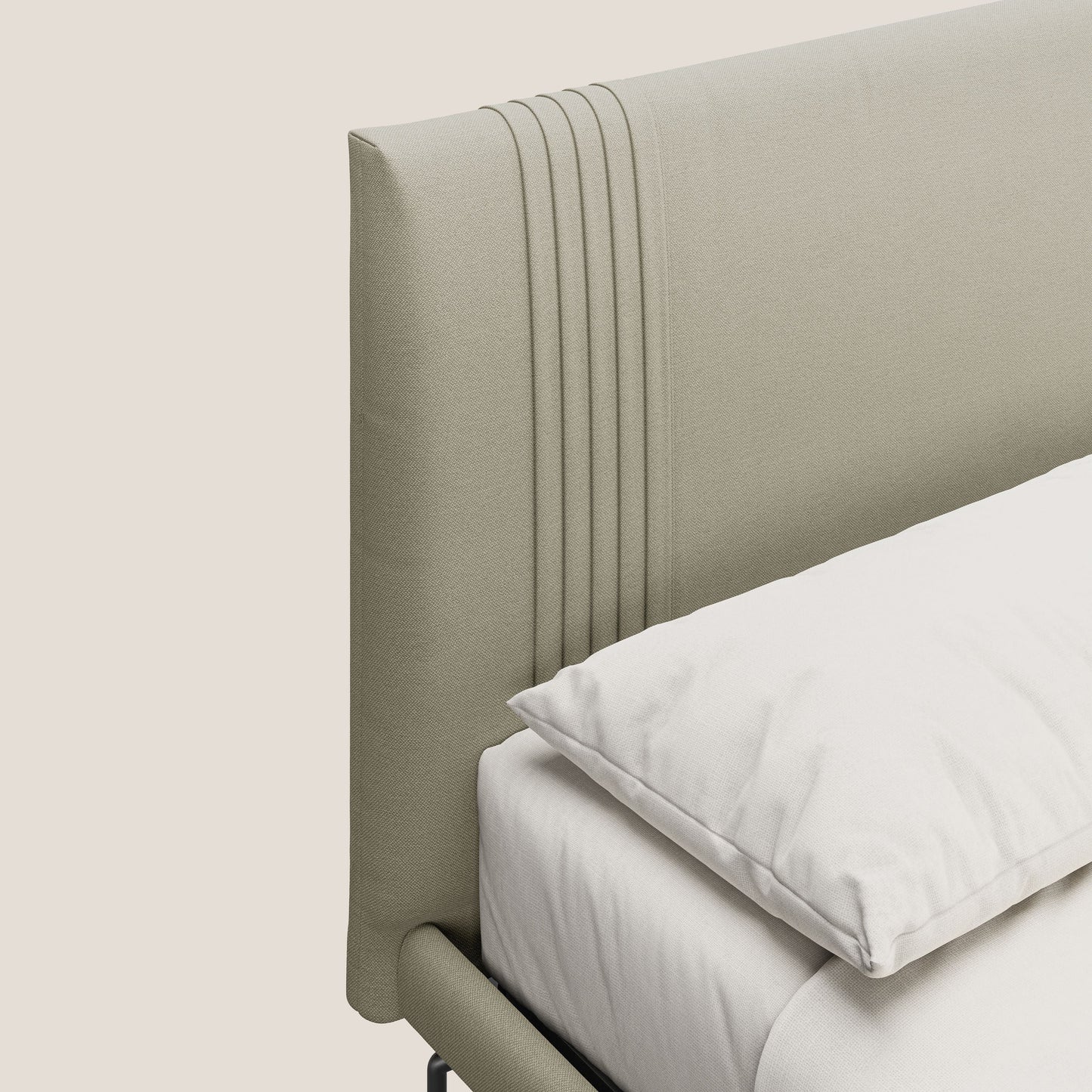 Finn letto imbottito con piedi alti in metallo in tessuto smacchiabile T05 panna 