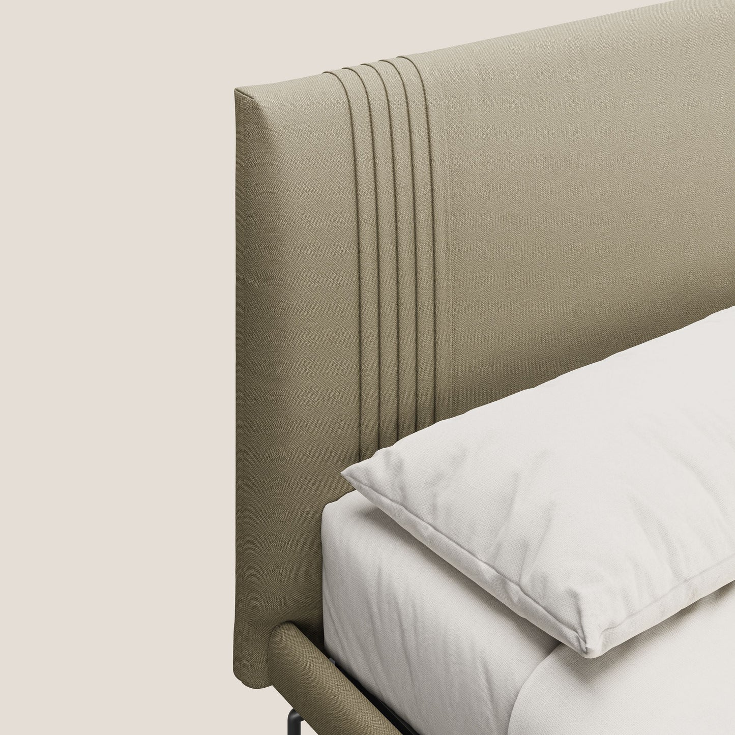 Finn letto imbottito con piedi alti in metallo in tessuto smacchiabile T05 cammello 