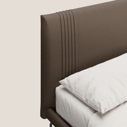 Finn letto imbottito con piedi alti in metallo in tessuto smacchiabile T05 marrone 