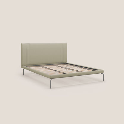 Finn letto imbottito con piedi alti in metallo in tessuto smacchiabile T05 panna 