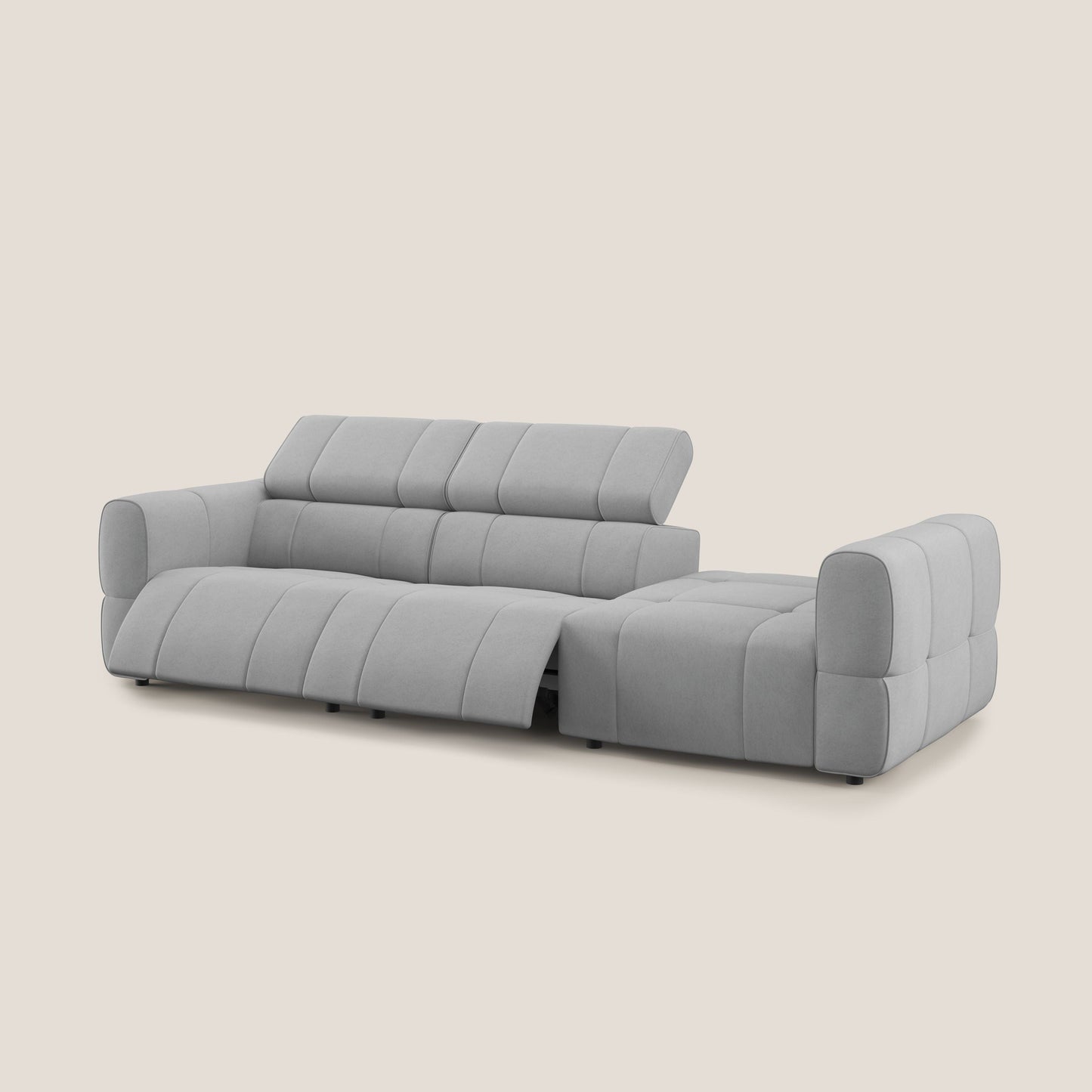 Giotto Divano con terminale e opzione relax elettrico in microfibra effetto velluto impermeabile T09 grigio chiaro