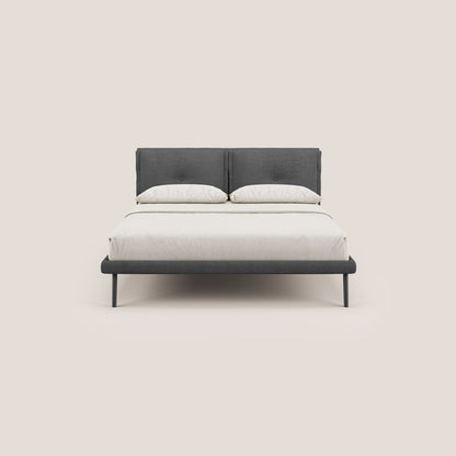 Ibuki letto con cuscini trapuntati regolabili e piedi in mogano in tessuto fiammato impermeabile T03 grigio 