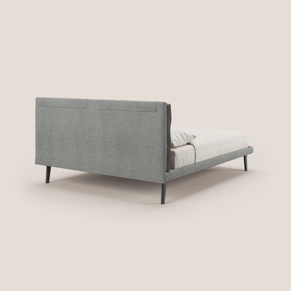 Ibuki letto con cuscini trapuntati regolabili e piedi in mogano in tessuto fiammato impermeabile T03 grigio chiaro 