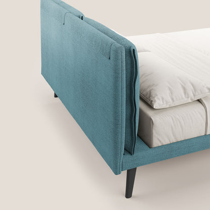 Ibuki letto con cuscini trapuntati regolabili e piedi in mogano in tessuto fiammato impermeabile T03 azzurro