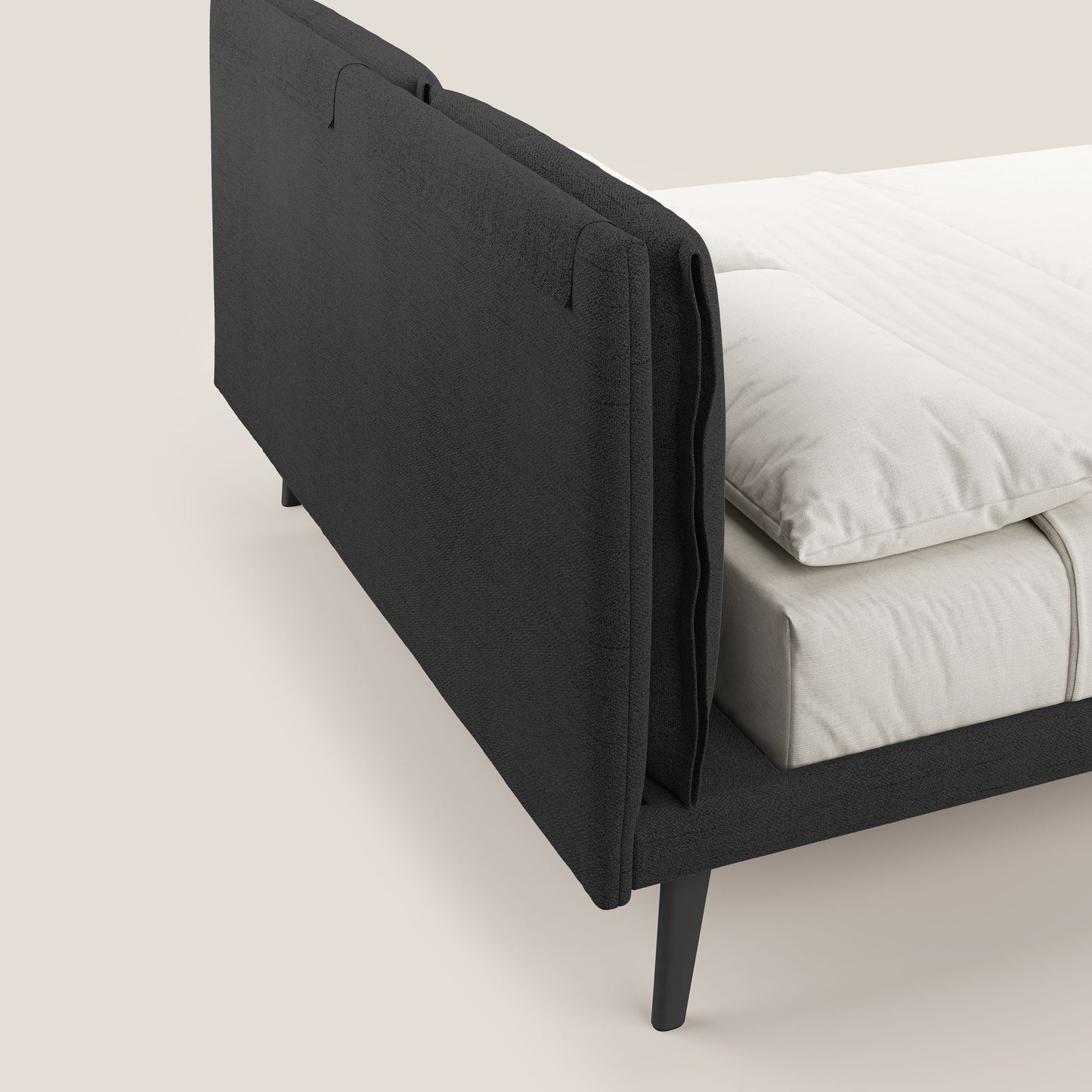 Ibuki letto con cuscini trapuntati regolabili e piedi in mogano in tessuto fiammato impermeabile T03 antracite 