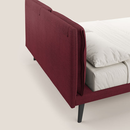 Ibuki letto con cuscini trapuntati regolabili e piedi in mogano in tessuto fiammato impermeabile T03 rosso 