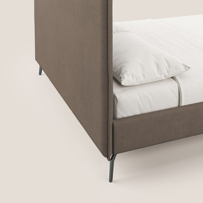 Iris letto imbottito con piedini neri sfoderabile in tessuto impermeabile T02 marrone 