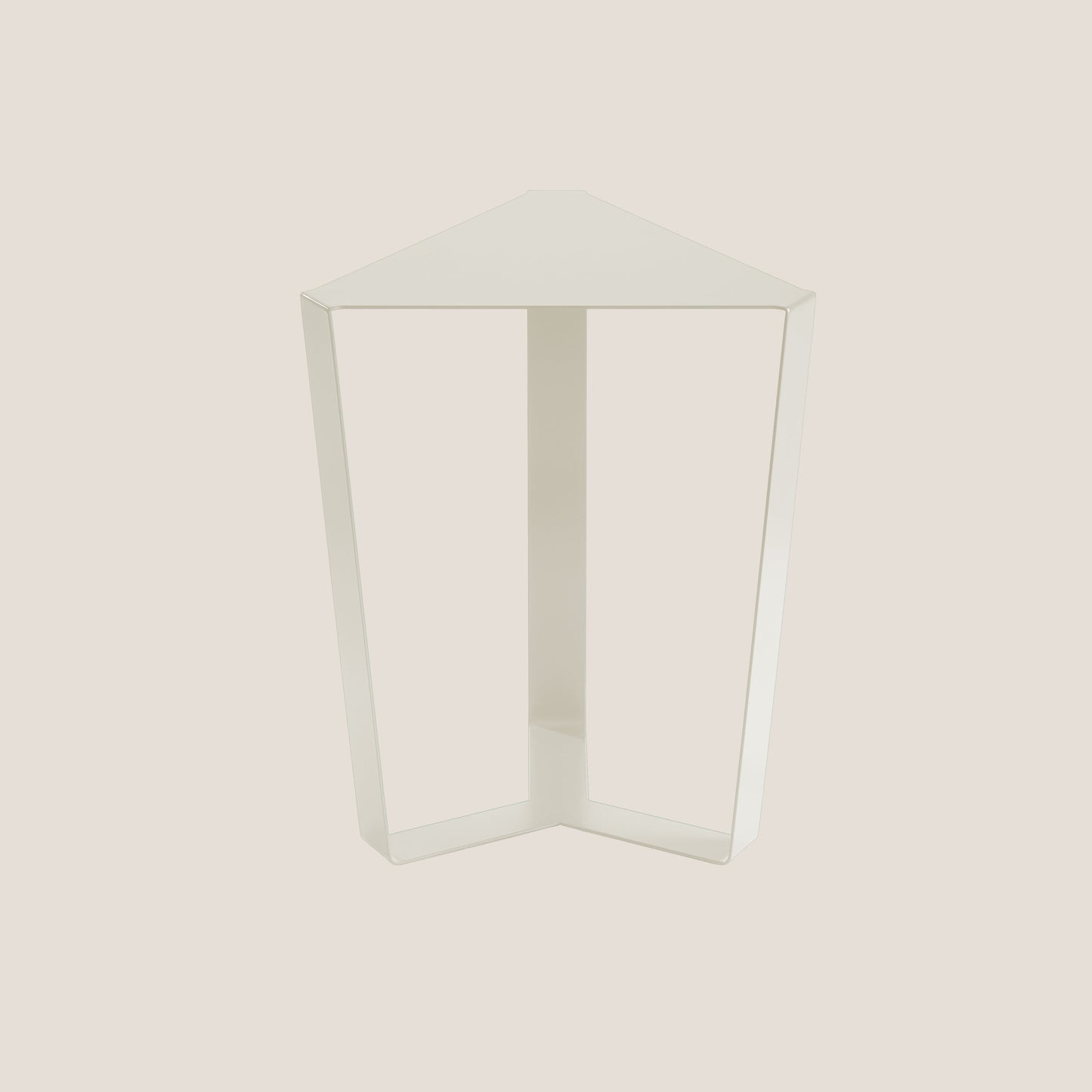 Finity tavolino triangolare per combinazioni modulari in diverse colorazioni canapa