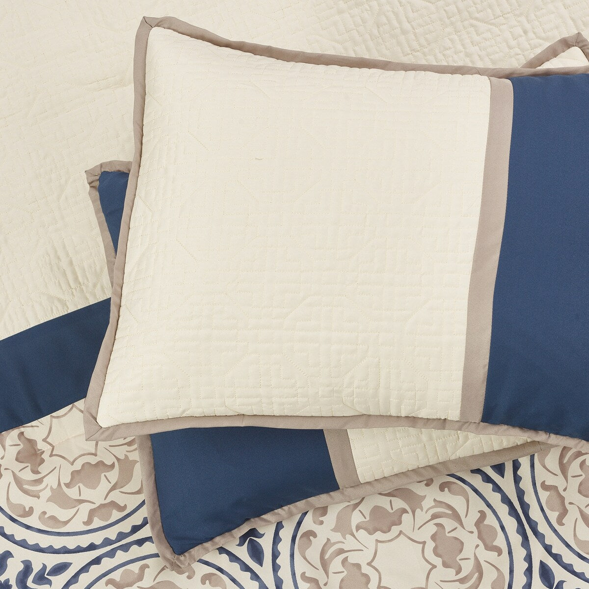 Nanshing Daffodil 7-Piece Medallion Print Comforter Set