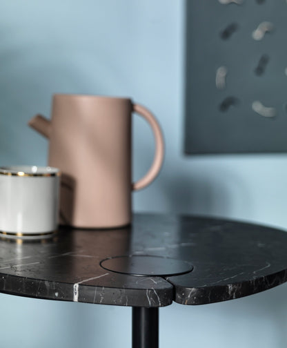 Hug tavolino da salotto con piano in marmo marquinia struttura nera