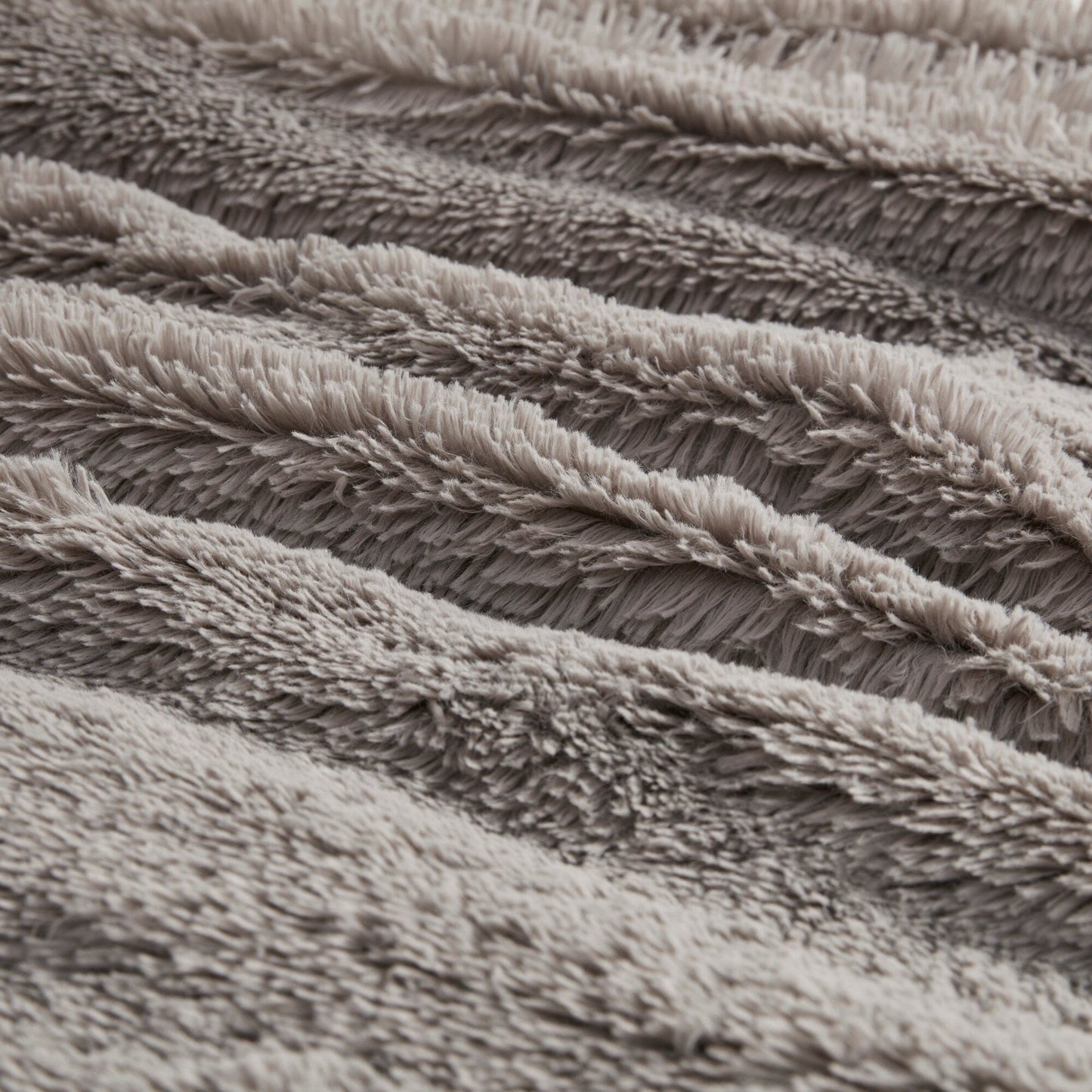 Intelligent Design Effie Shaggy Fur Reversible Comforter Set