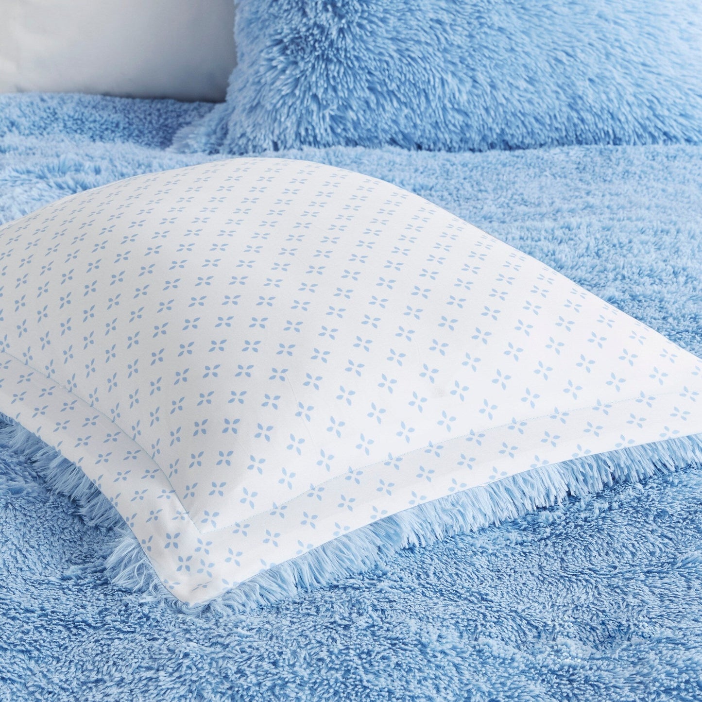 Intelligent Design Effie Shaggy Fur Reversible Comforter Set