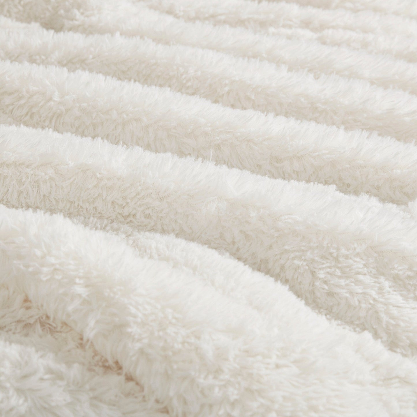 Intelligent Design Effie Shaggy Fur Reversible Comforter Set