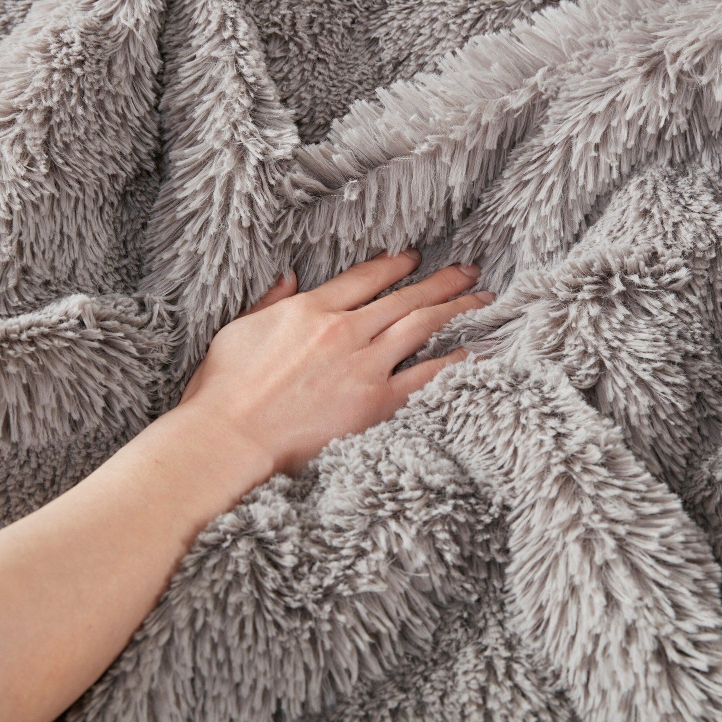 Intelligent Design Effie Shaggy Fur Reversible Comforter Set