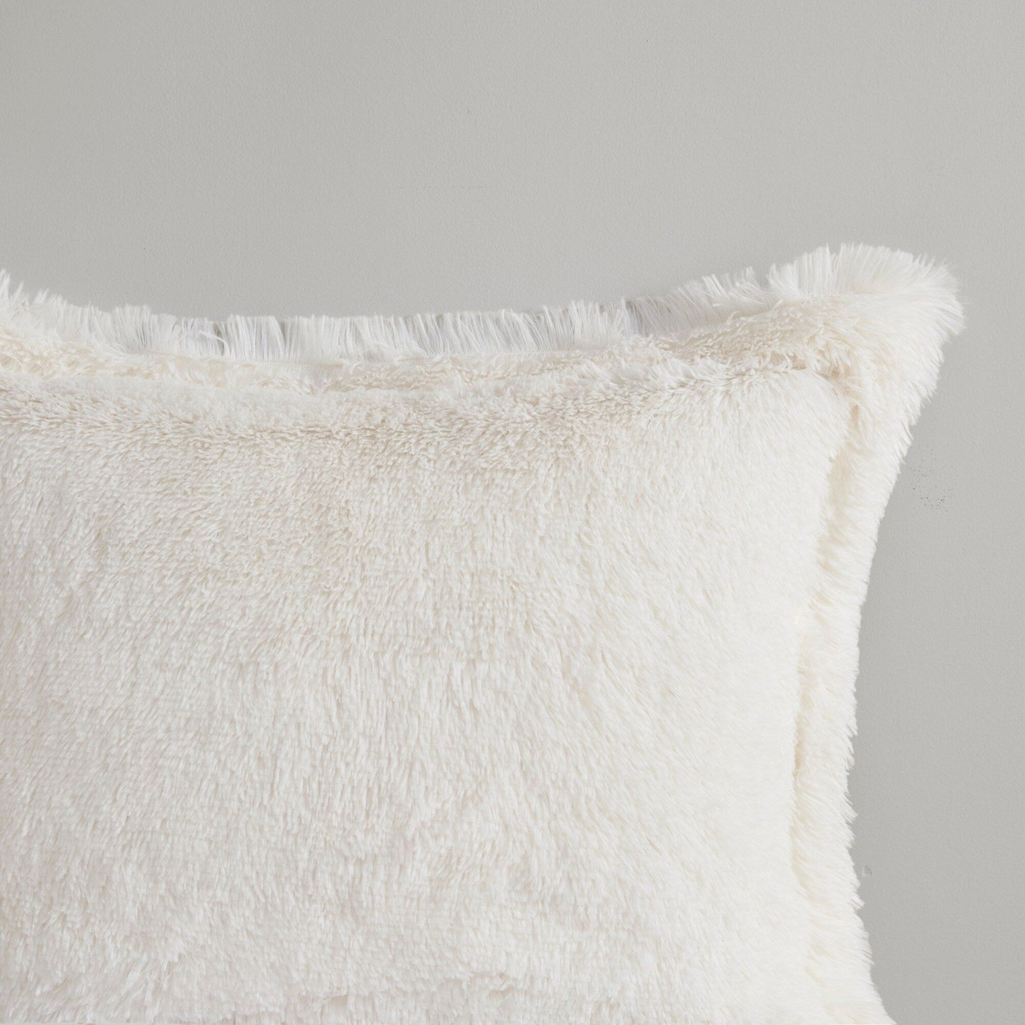 Intelligent Design Effie Shaggy Fur Reversible Comforter Set