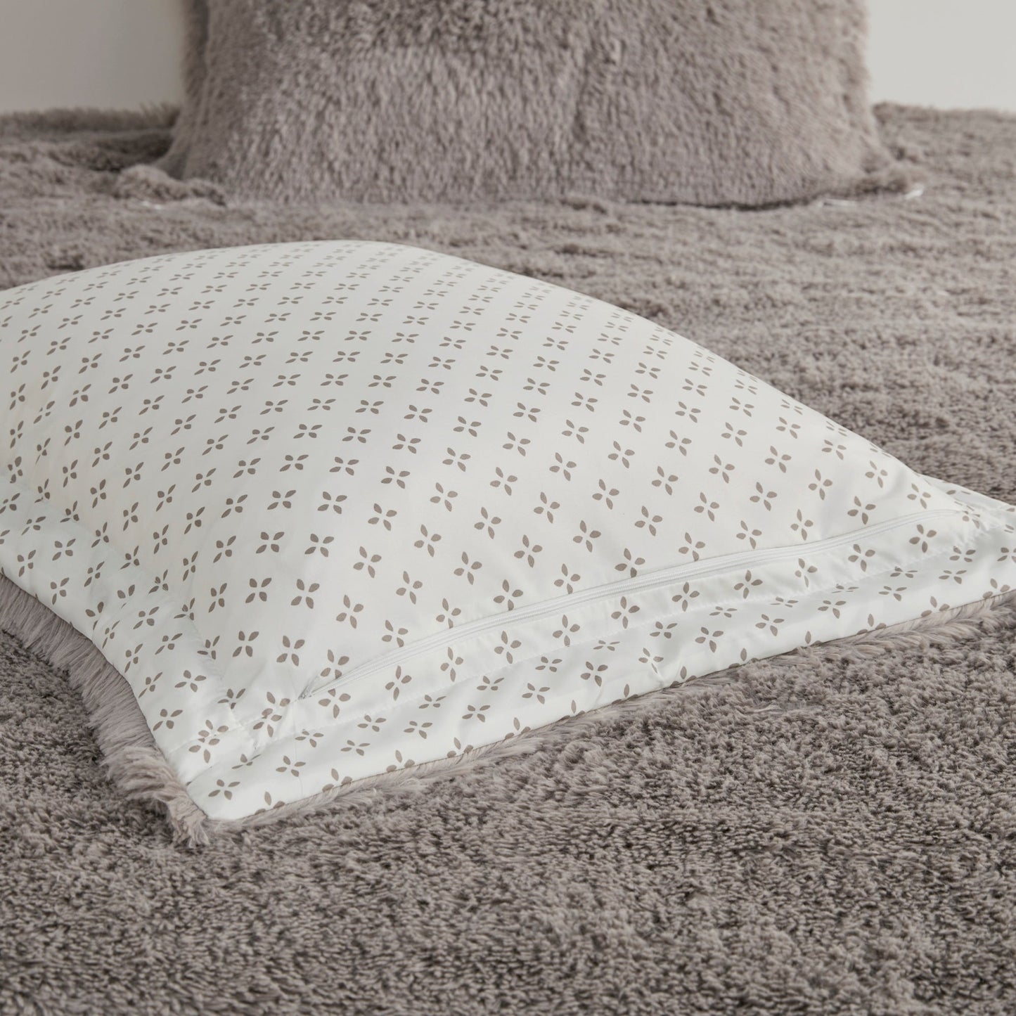 Intelligent Design Effie Shaggy Fur Reversible Comforter Set