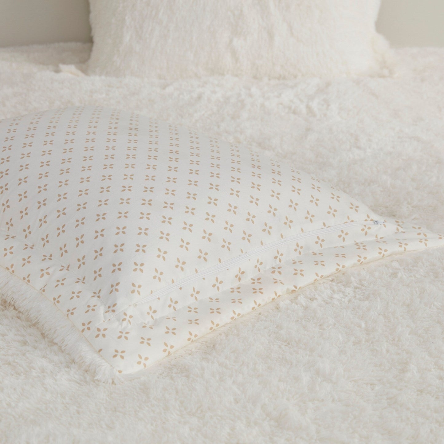 Intelligent Design Effie Shaggy Fur Reversible Comforter Set