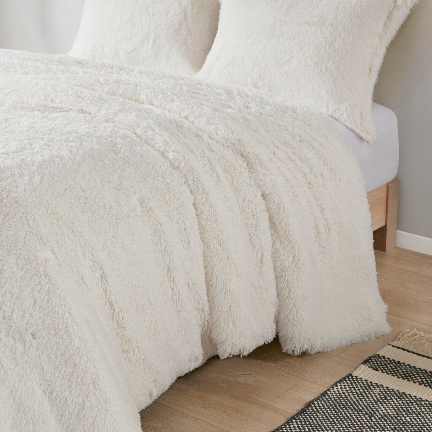 Intelligent Design Effie Shaggy Fur Reversible Comforter Set