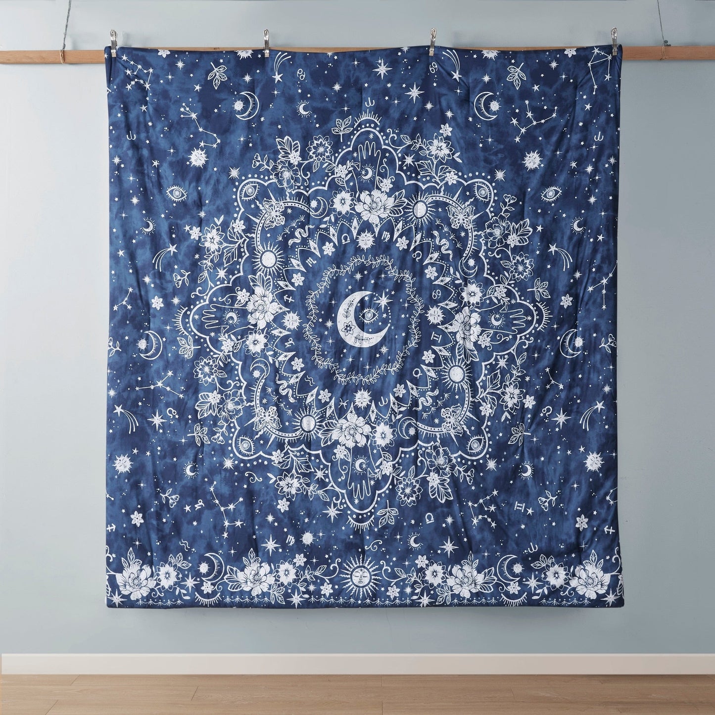 Intelligent Design Luna Navy Celestial Comforter Set