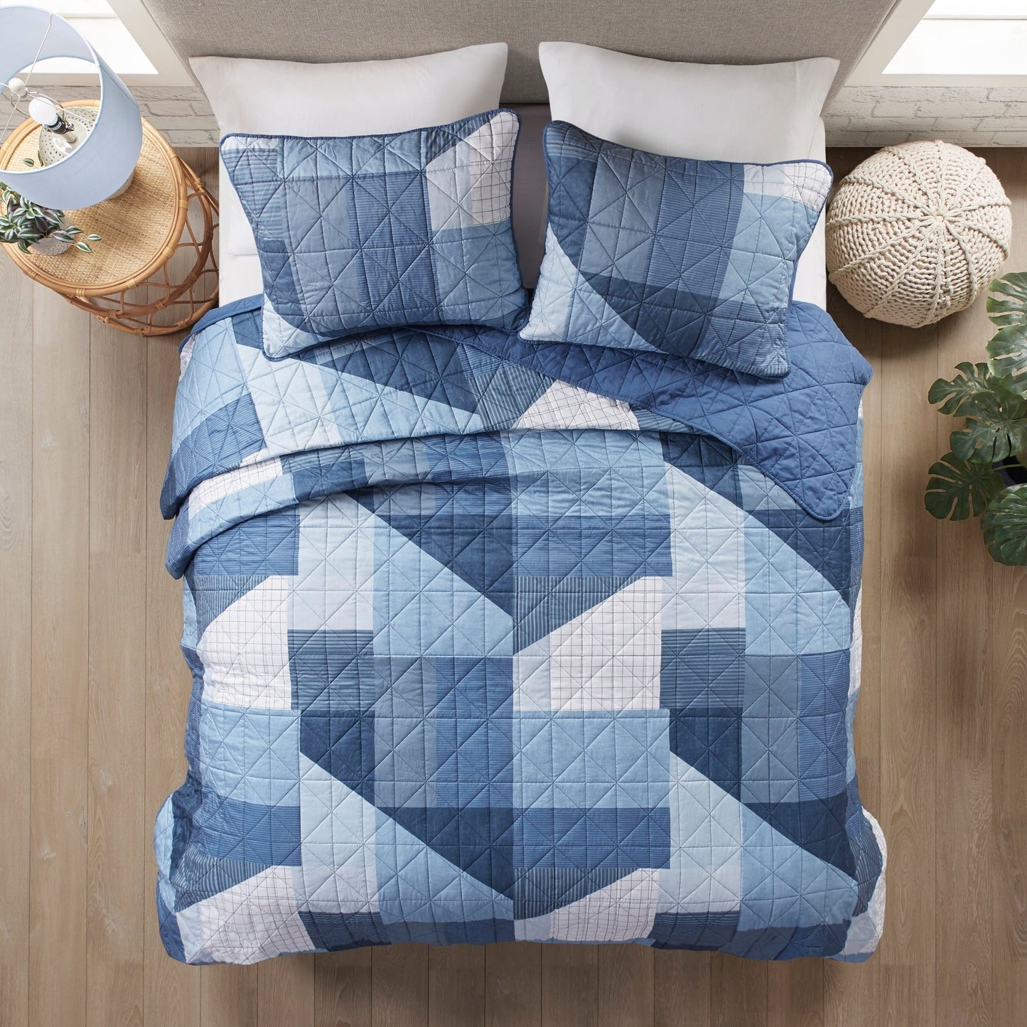 Intelligent Design Wesley Blue Patchwork Printed Reversible Quilt Set