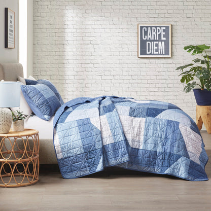 Intelligent Design Wesley Blue Patchwork Printed Reversible Quilt Set