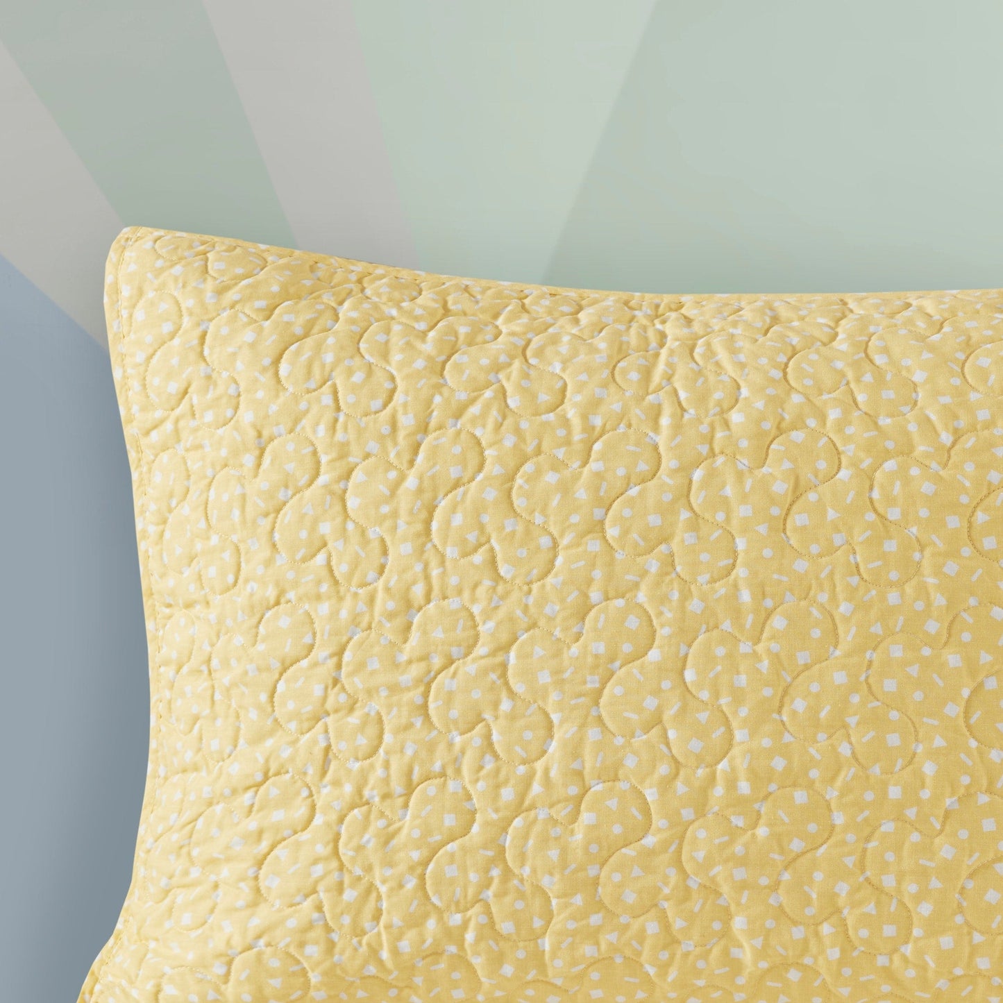 Intelligent Design Kids Jessie Rainbow Sunburst Reversible Cotton Quilt Set with Throw Pillow