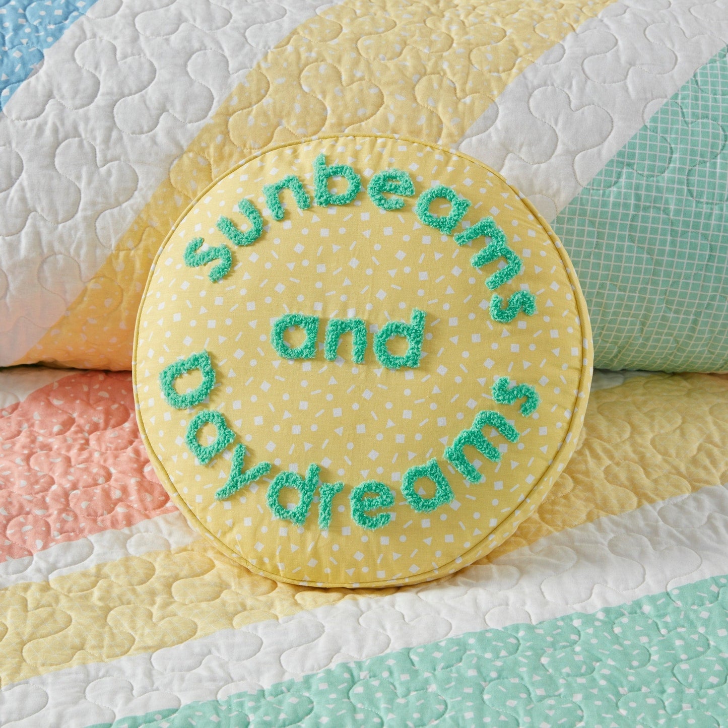 Intelligent Design Kids Jessie Rainbow Sunburst Reversible Cotton Quilt Set with Throw Pillow