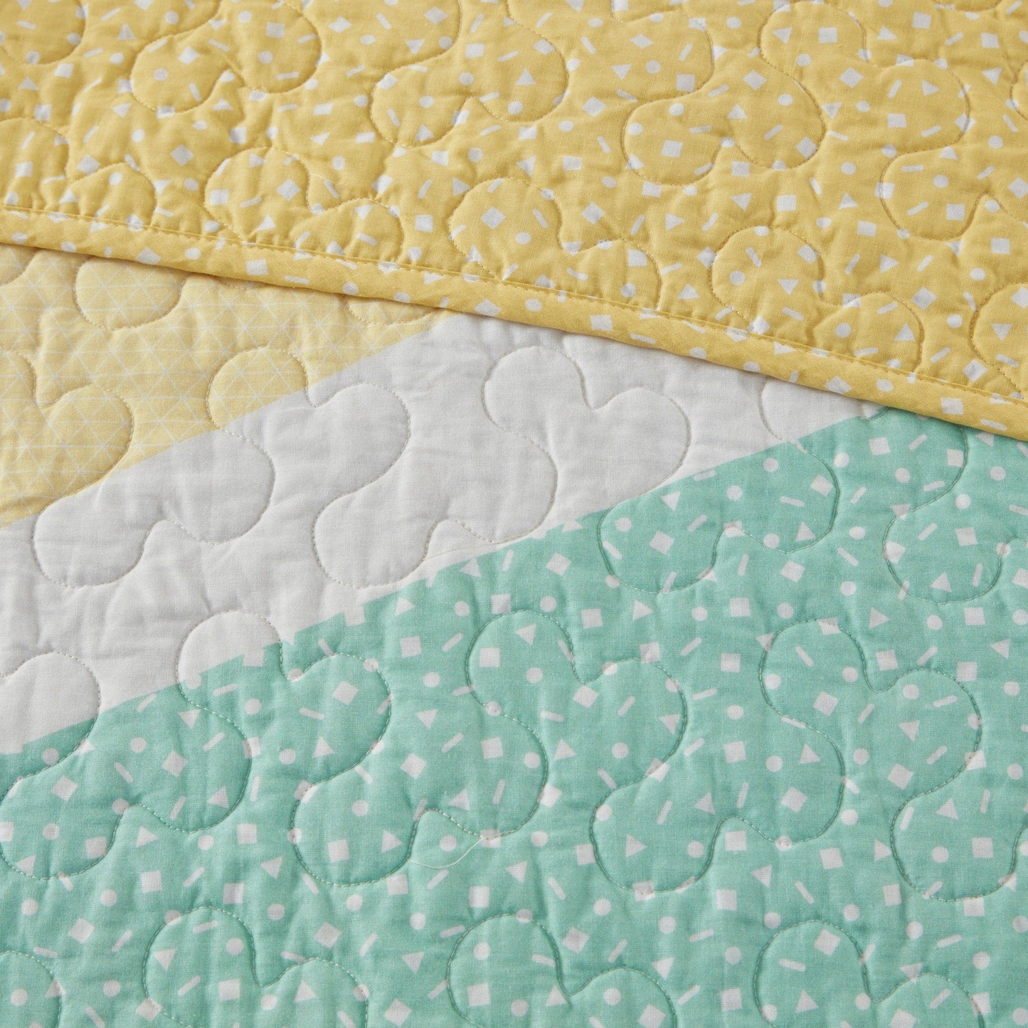 Intelligent Design Kids Jessie Rainbow Sunburst Reversible Cotton Quilt Set with Throw Pillow