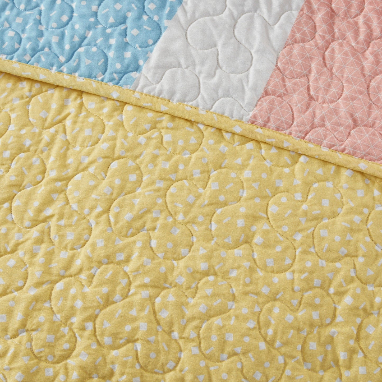 Intelligent Design Kids Jessie Rainbow Sunburst Reversible Cotton Quilt Set with Throw Pillow