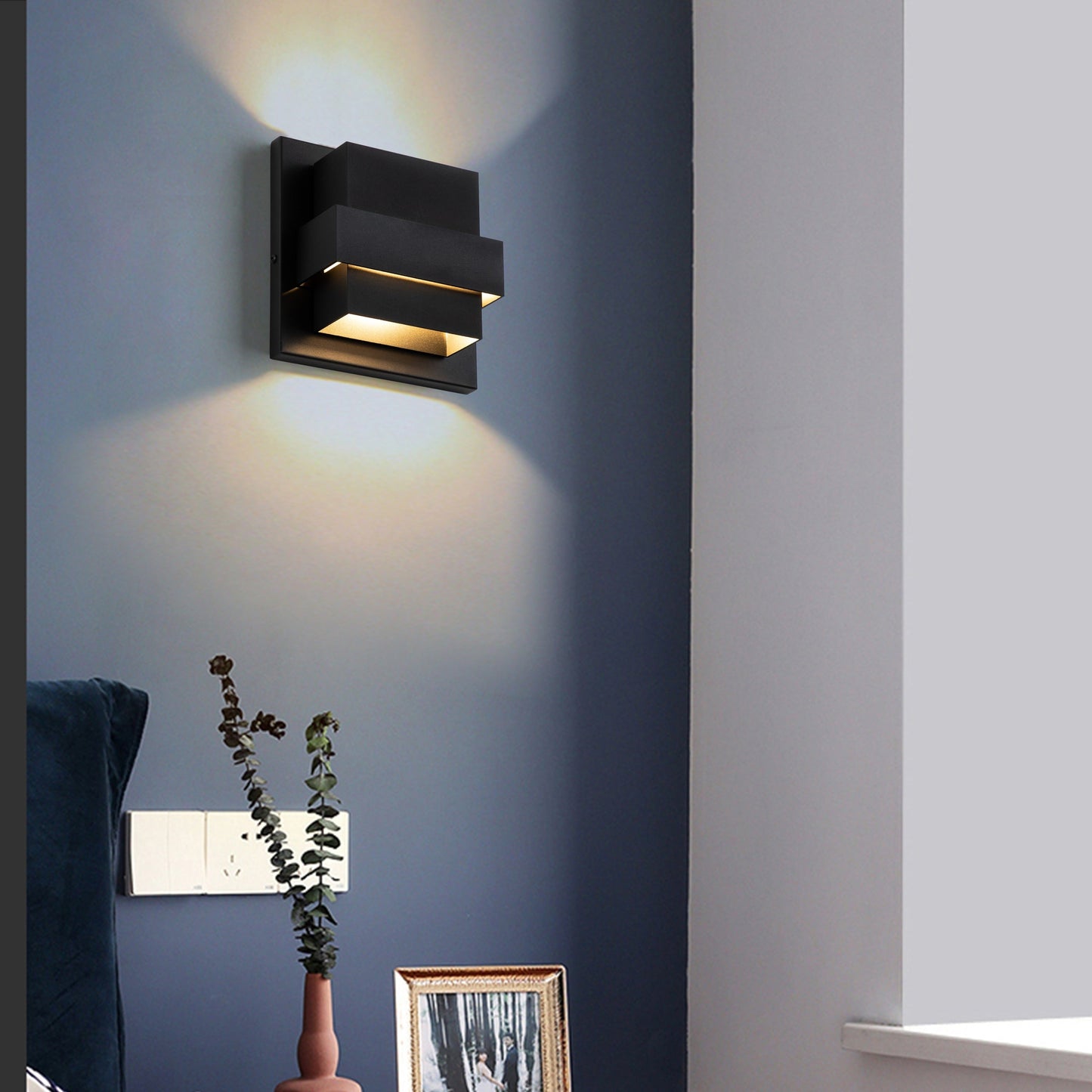 C Cattleya 1-Light Matte Black Aluminum Integrated LED Wall Light - Matte Black