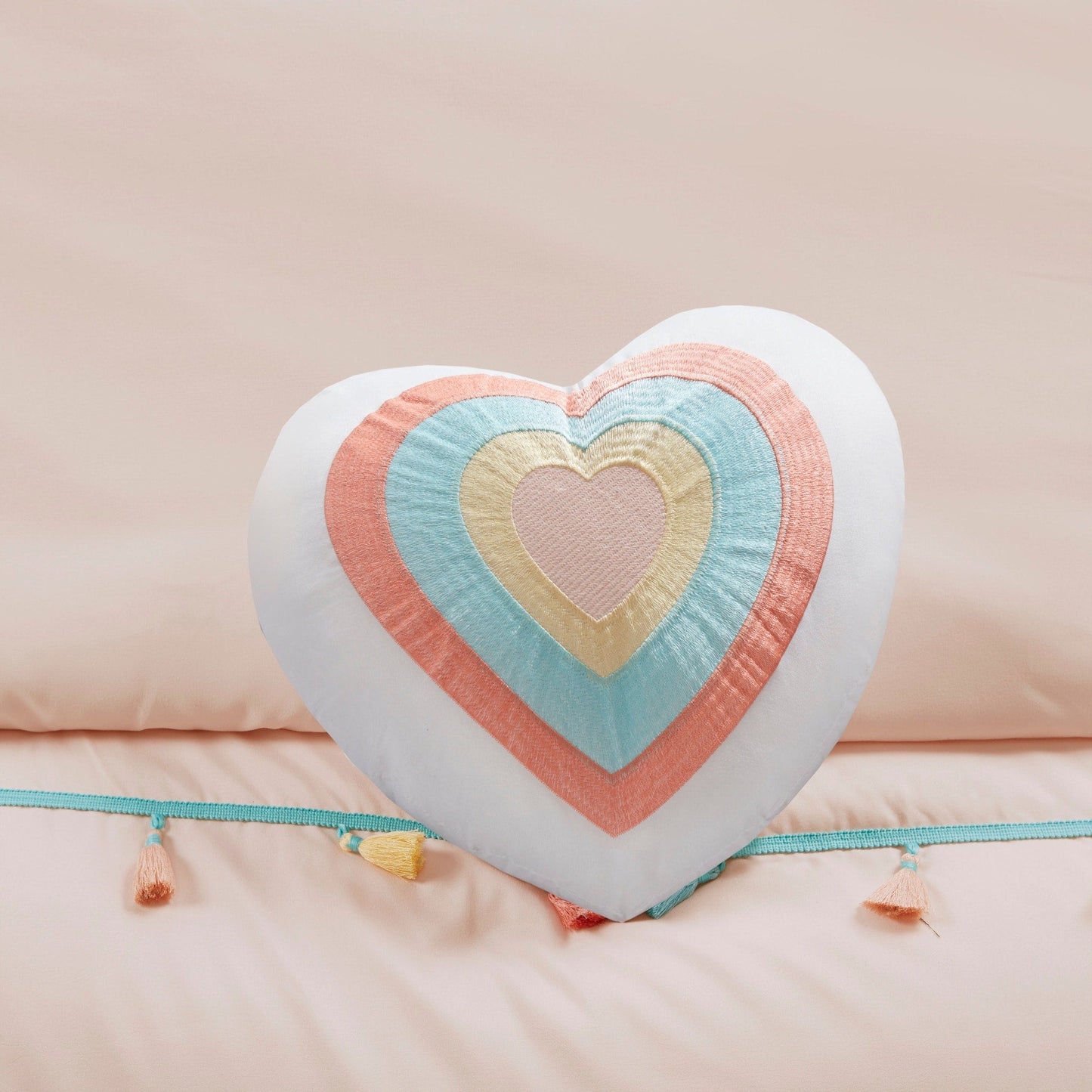 Intelligent Design Kids Tanya Tassel Comforter Set with Heart Shaped Throw Pillow
