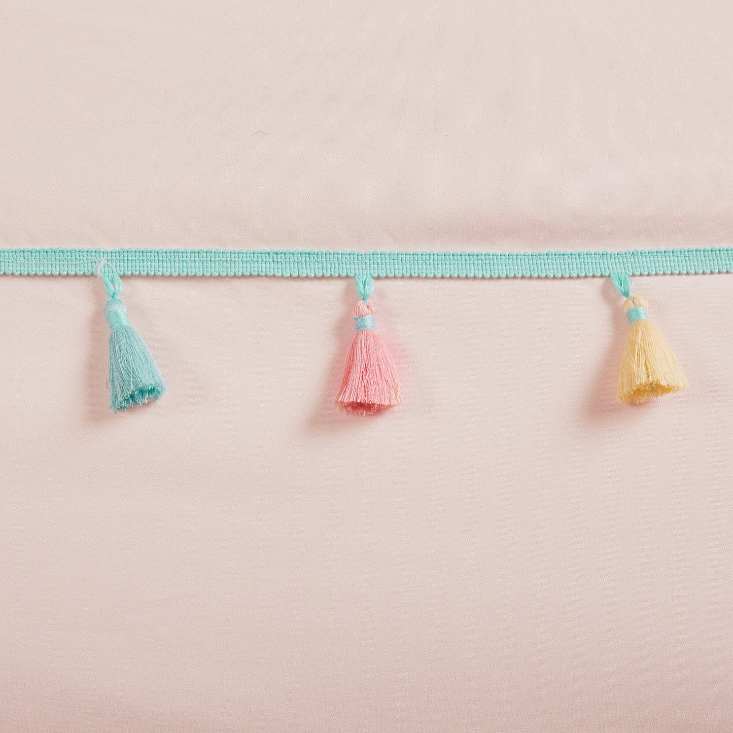 Intelligent Design Kids Tanya Tassel Comforter Set with Heart Shaped Throw Pillow