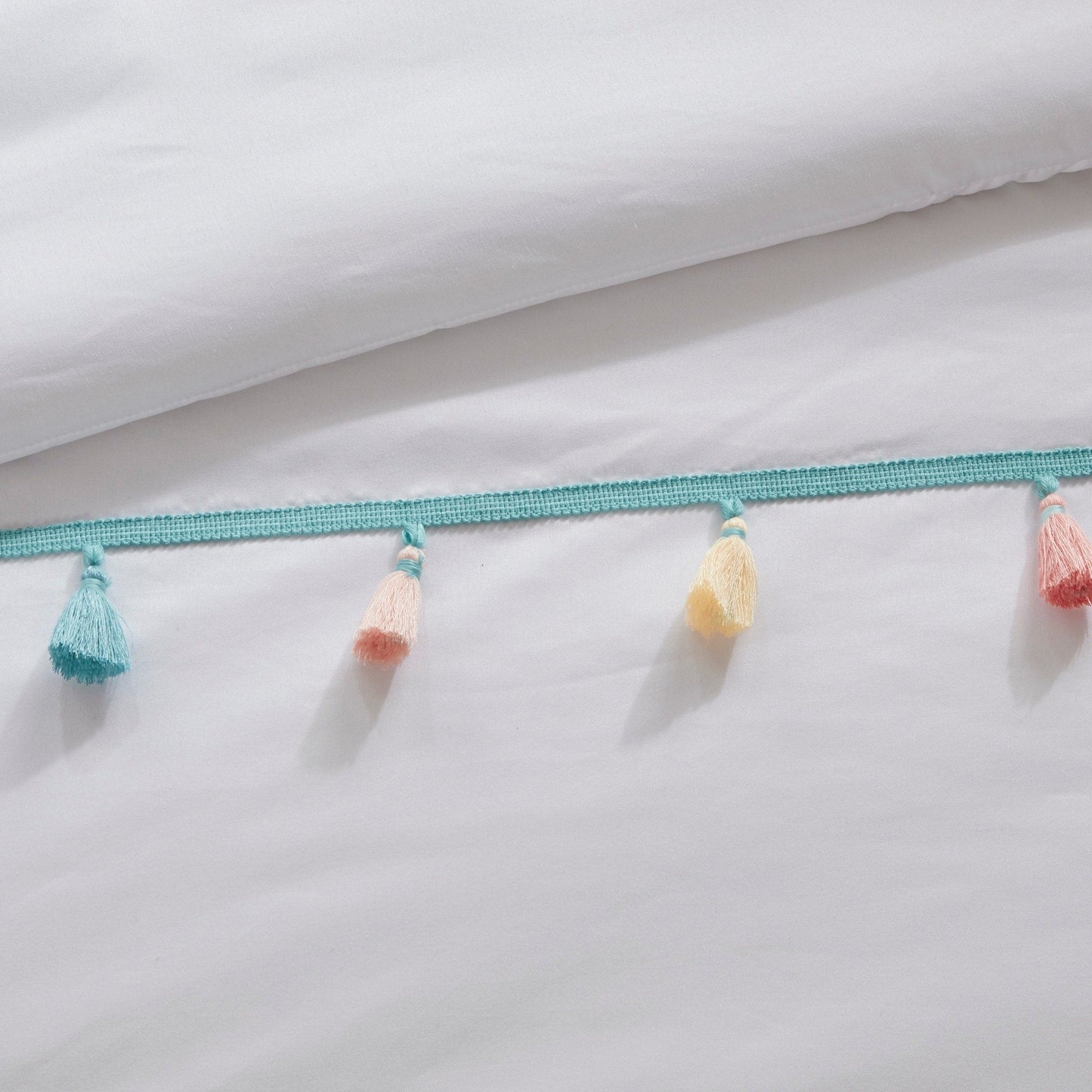 Intelligent Design Kids Tanya Tassel Comforter Set with Heart Shaped Throw Pillow