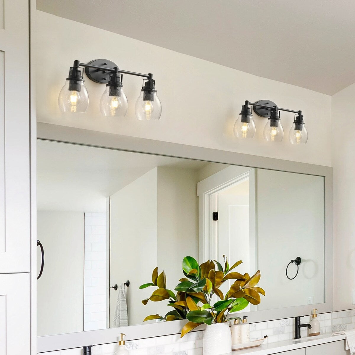 Modern 3-Light Bathroom Vanity Light in Black Finish with Seeded Glass Shade