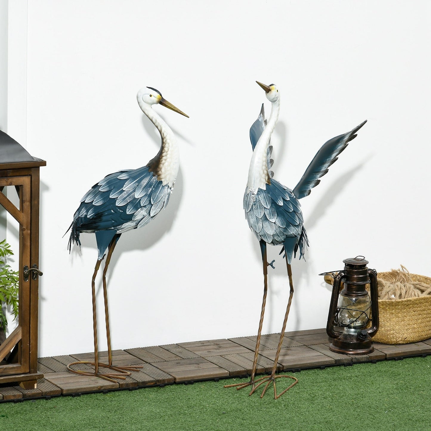 Outsunny Heron Garden Statues, 29 & 27.5 Standing Bird Sculptures, Metal Yard Art Decor for Lawn, Patio, Backyard