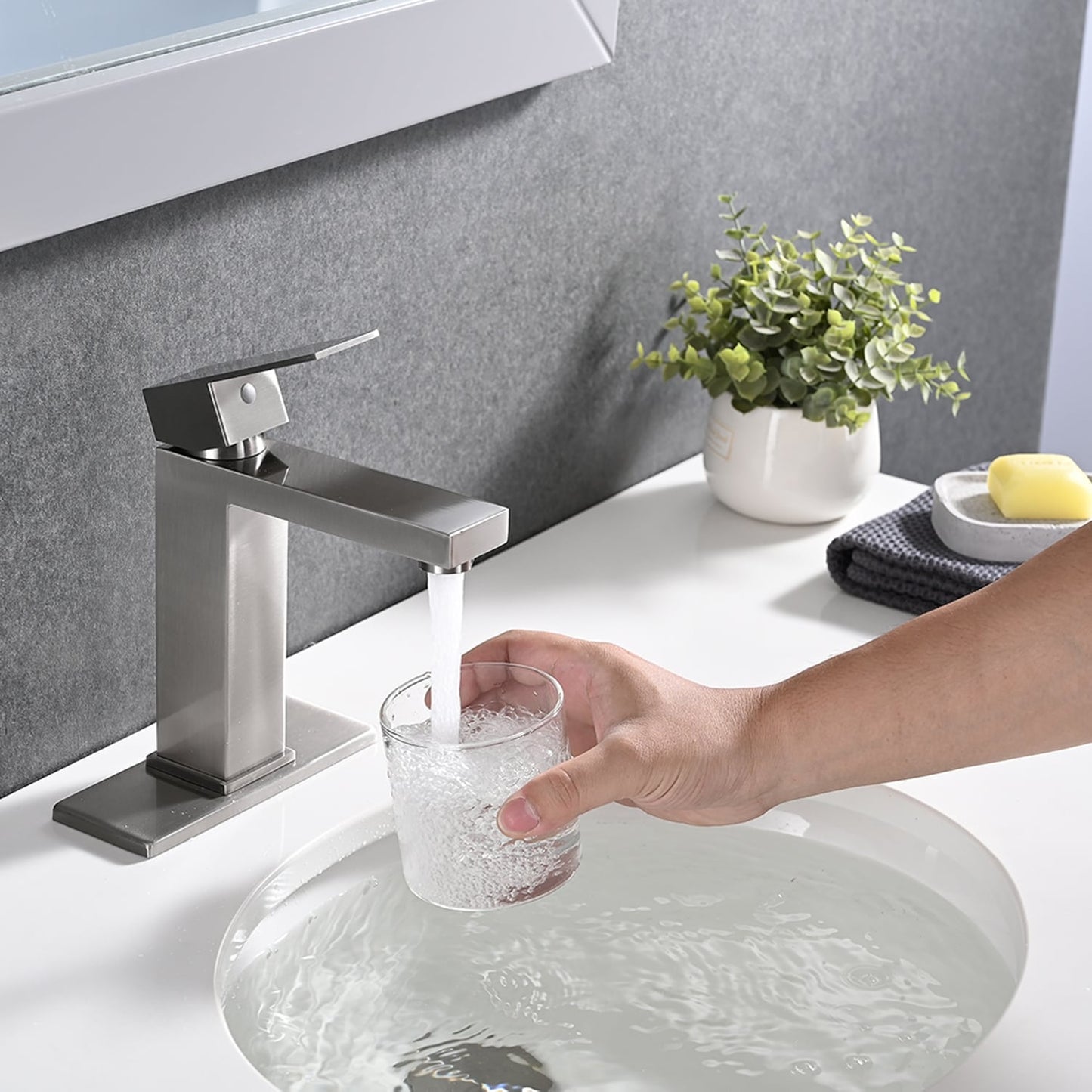 PROOX Single Bathroom Sink Faucet with Drain Assembly