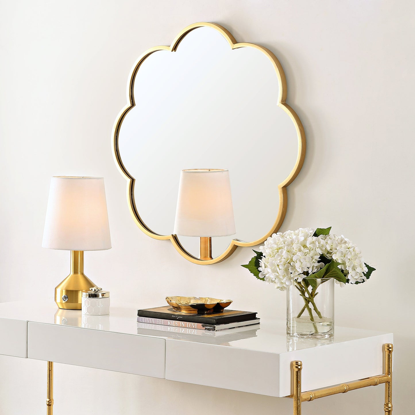 SAFAVIEH Flor 32-inch Gold Scalloped Wall Accent Mirror - 28 x 1 x 28 - 28Wx1Dx28H